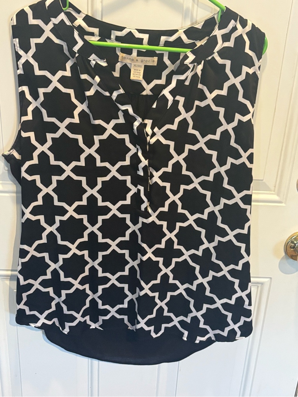 Hanna  & Gracie Black & White Geometric Sleeveless Camisole